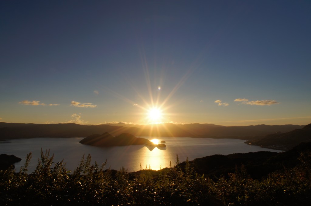 Lake Toya Travel Guide: A Caldera Lake and Volcanic Shore in Hokkaido