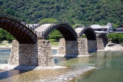 Kintaikyo Bridge Travel Guide: Iwakuni's Five Arches
