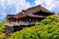 Kiyomizu-dera Travel Guide: The Wooden Stage, the Waterfall and the 6 a.m. Start