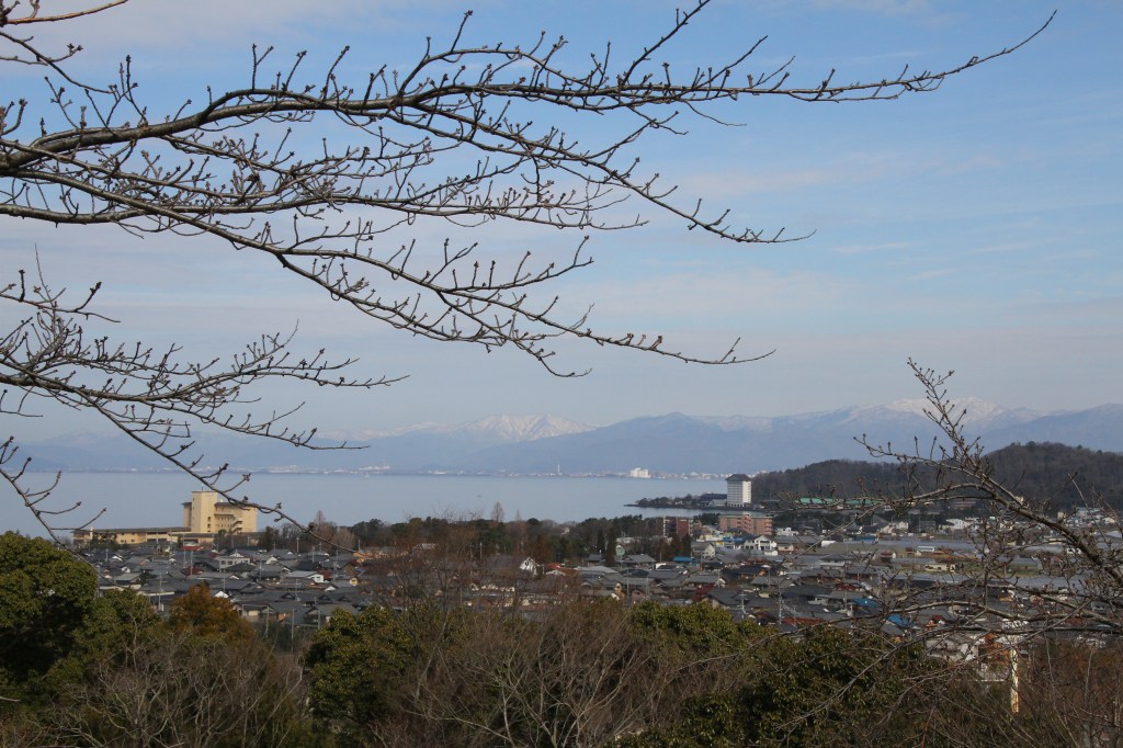 Hikone Castle Travel Guide: A National Treasure Keep by Lake Biwa