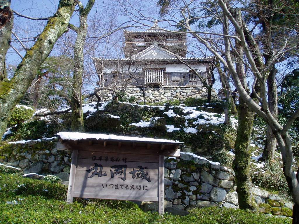 The keep and stone wall of Maruoka Castle