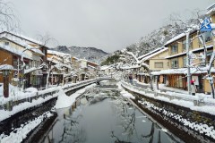 Kinosaki Onsen Guide: Yukata, Seven Baths, and the Willow Canal