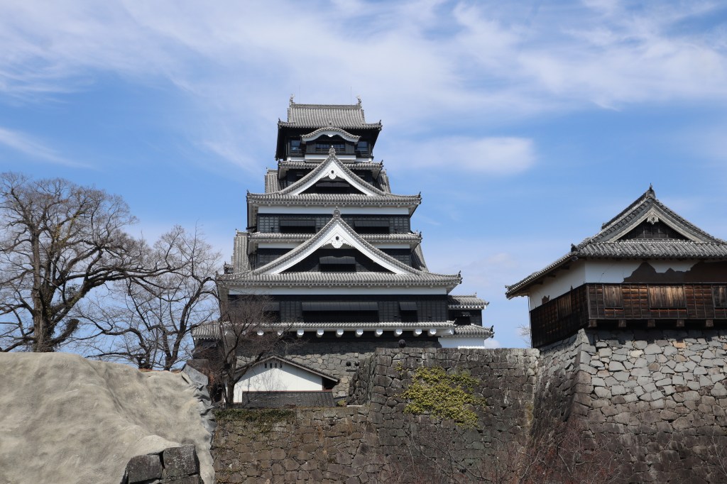 Kumamoto Castle Travel Guide: Kato’s Walls and a Rebuilt Keep