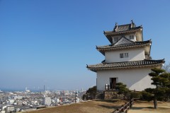 Marugame Castle Travel Guide: An Original Keep on a High Stone Wall