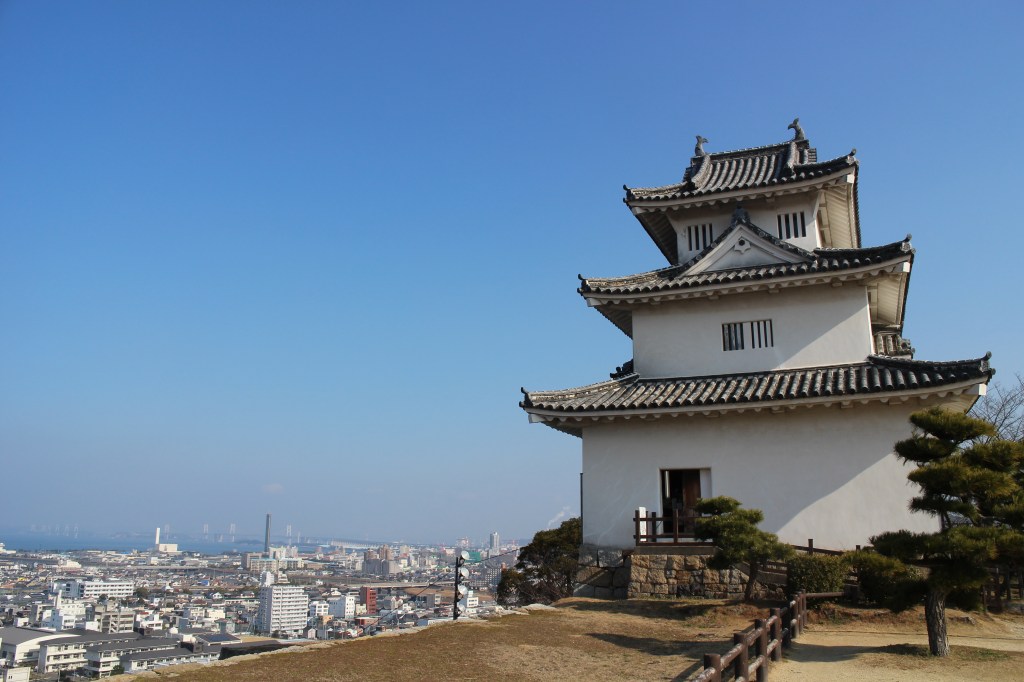 Marugame Castle Travel Guide: An Original Keep on a High Stone Wall