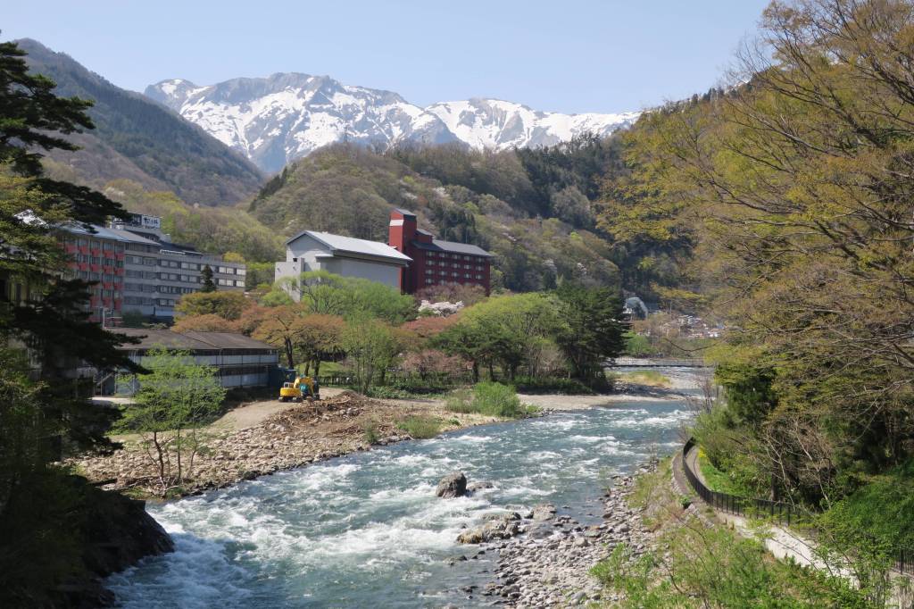 Minakami Onsen Guide: Hot Springs, Rafting, and the Joetsu&nbsp;Line