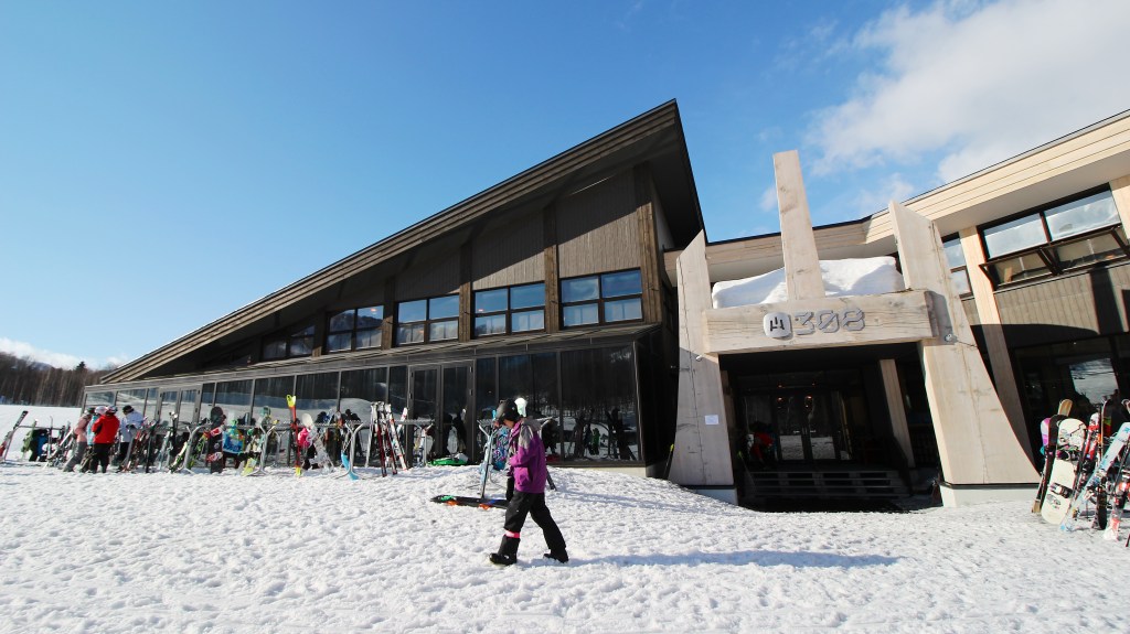 Niseko Travel Guide: Ski Slopes, Summer Trails, and Mount Yotei