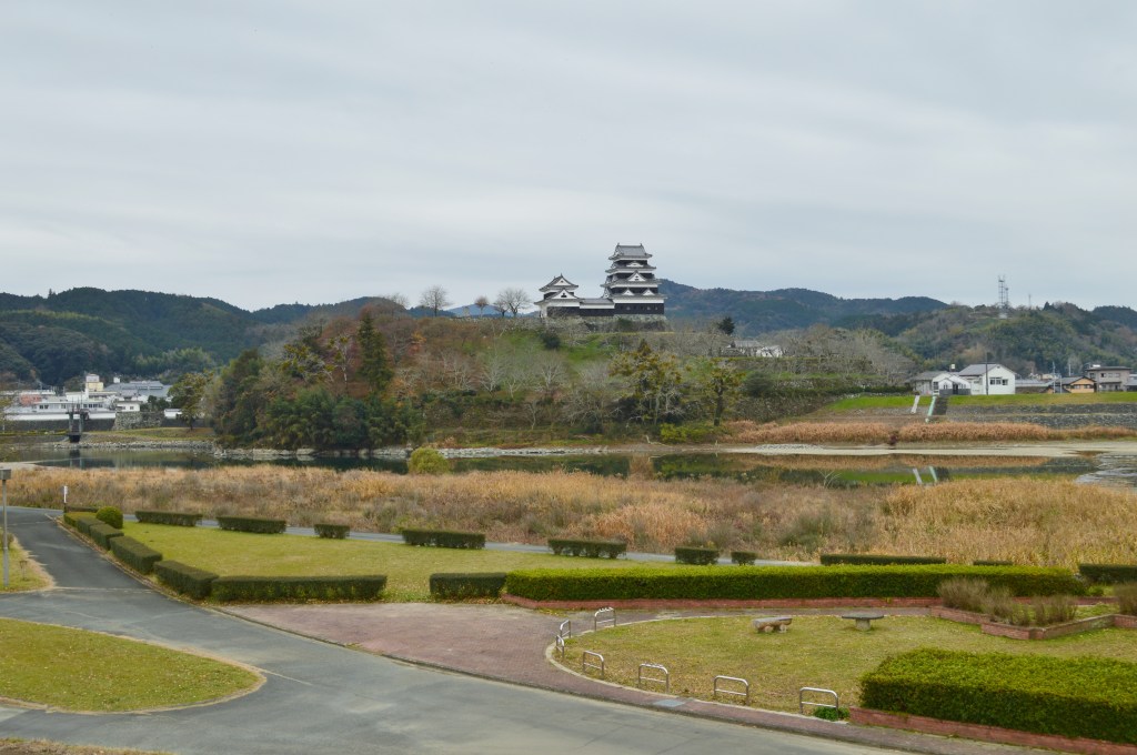 Ozu Travel Guide: A Castle Town and a Wooden Rebuilt Keep