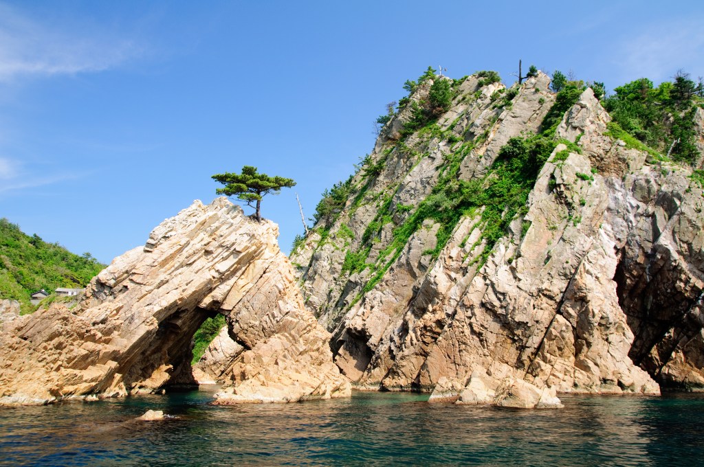 Uradome Coast Guide: Tottori’s Rocky Ria&nbsp;Shoreline